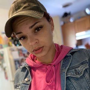 Meet your Posher, Adriana